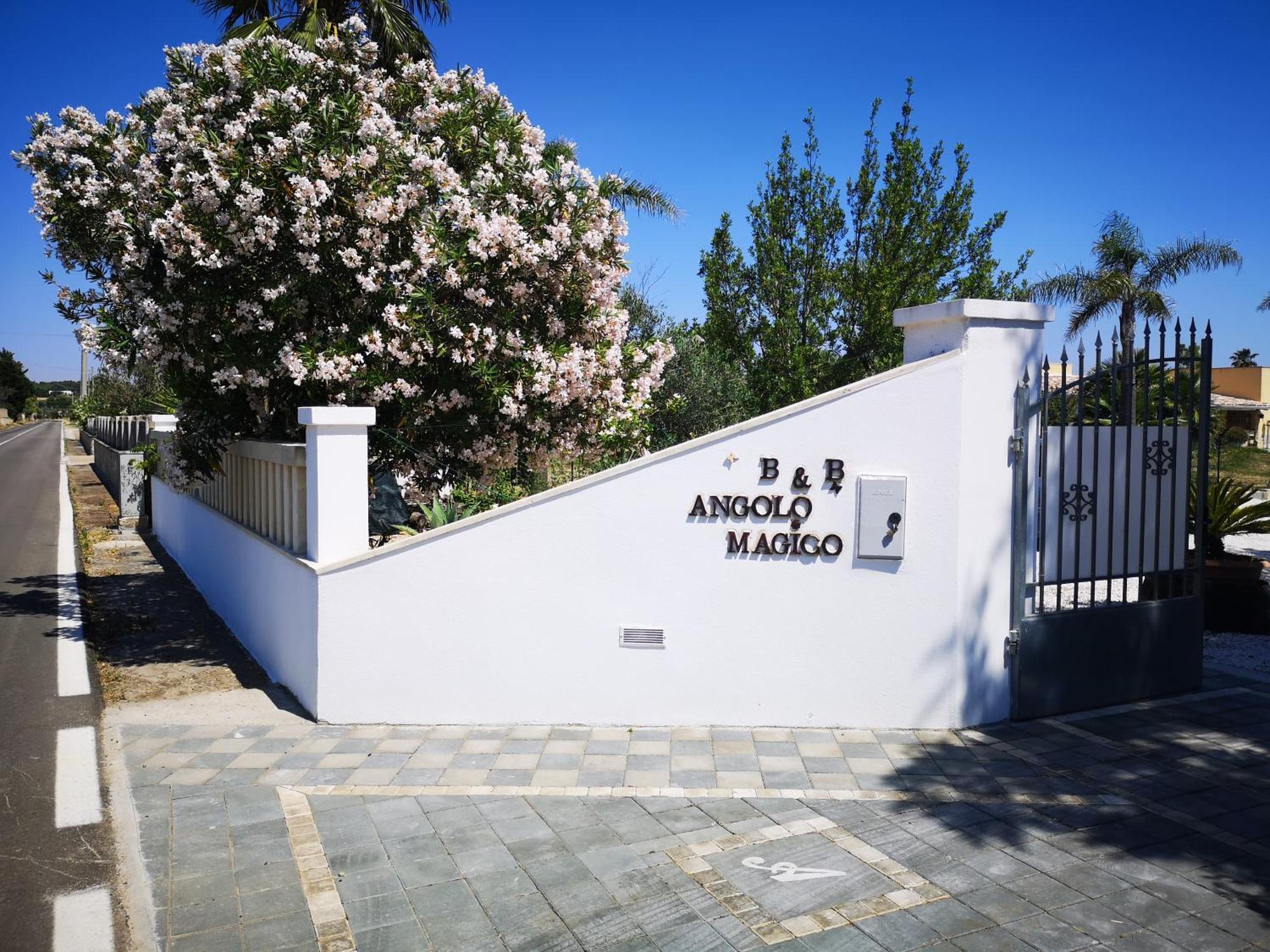 B&B Angolo Magico ปาราบิตา ภายนอก รูปภาพ