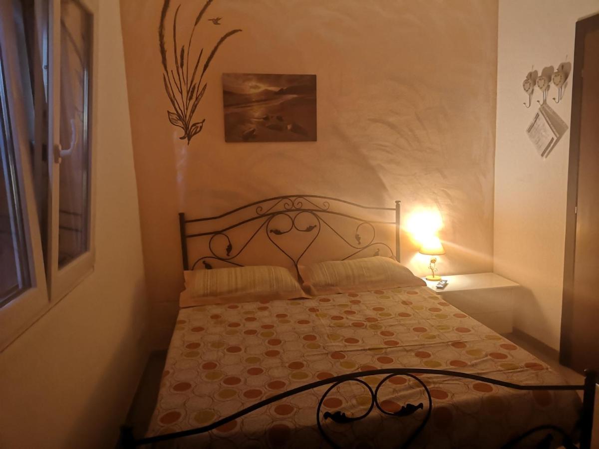 B&B Angolo Magico ปาราบิตา ภายนอก รูปภาพ